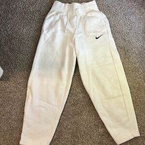 white nike sports wear pheonix fleece high waisted cropped sweatpants worn once